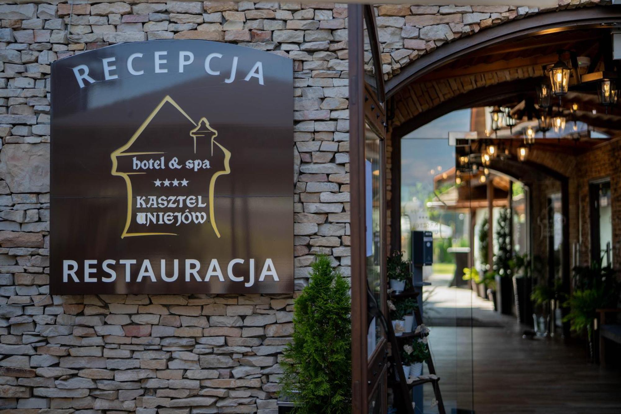 Hotel&Spa **** Kasztel Uniejów Exterior foto